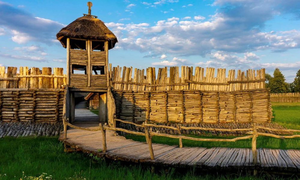 Biskupin gród wycieczka szkolna