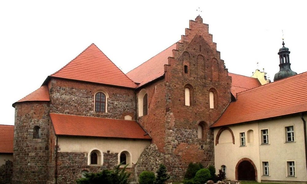 Strzelno kościół Trójcy wycieczka szkolna