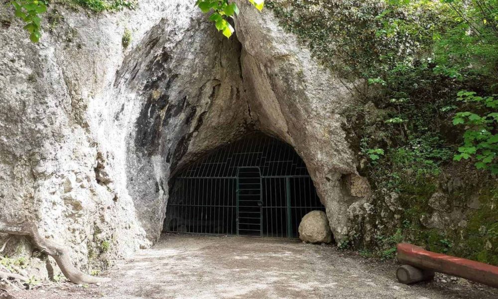 Jaskinia Nietoperzowa Jura wycieczka szkolna